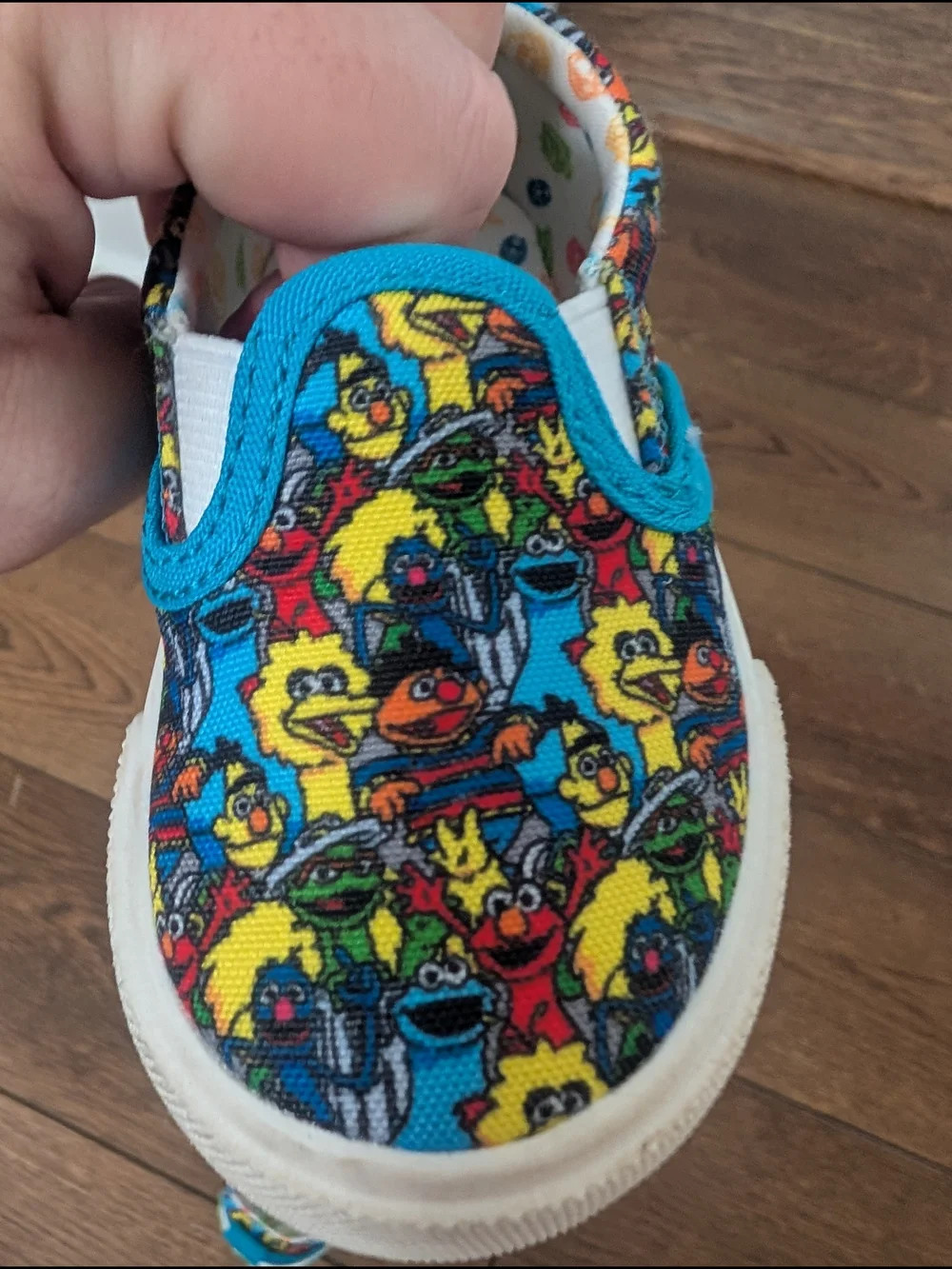 💥3/$24 Sesame Street Toddler Slip-On Sneakers Size‎ 4